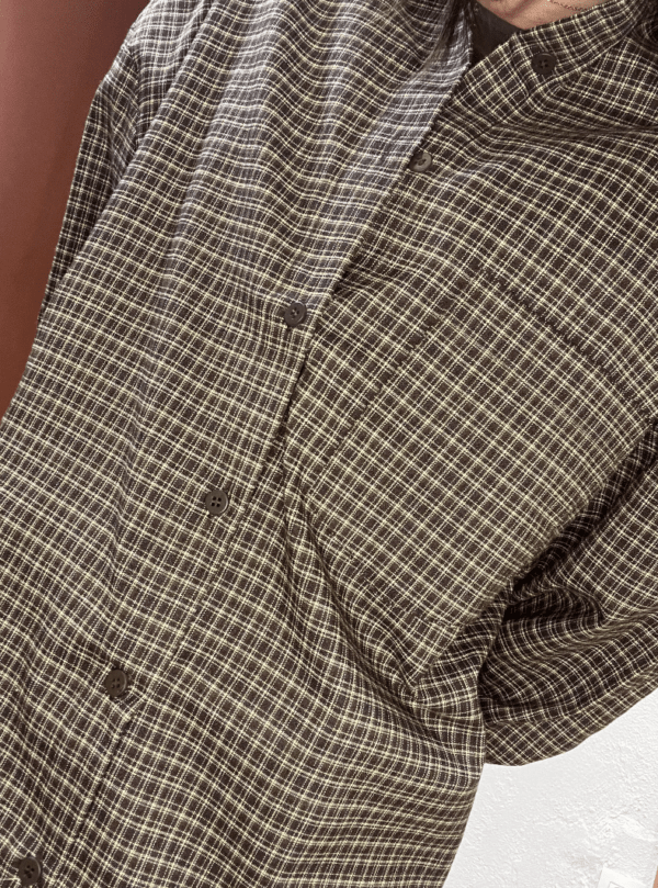 Chemise à carreaux LAURINE marron – Image 2