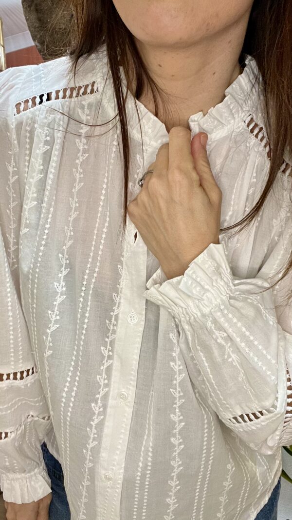 Chemise blanche en coton brodé MASHA écrue – Image 4