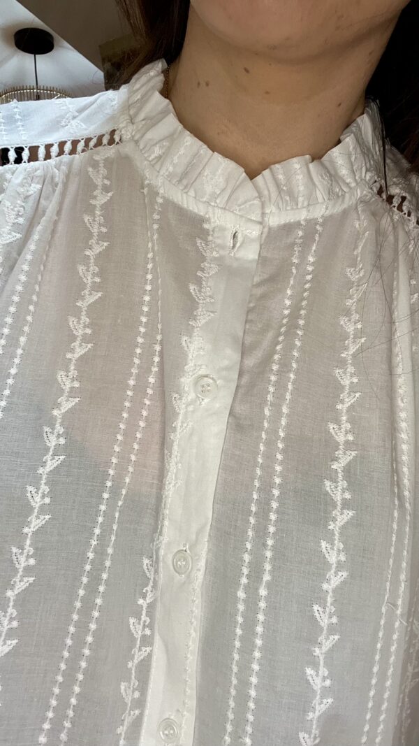 Chemise blanche en coton brodé MASHA écrue – Image 2